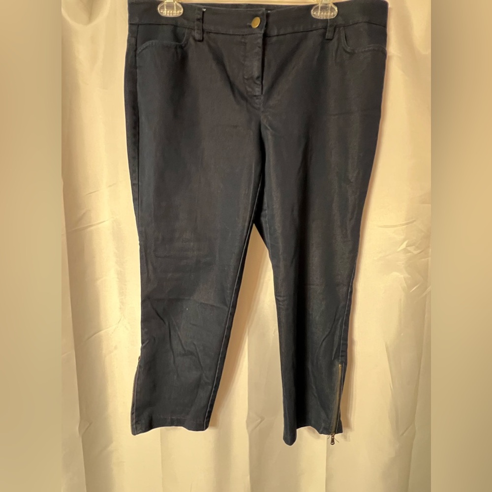 New York&Company stretch denim capri with zipper accent at bottom. Size 12. EUC